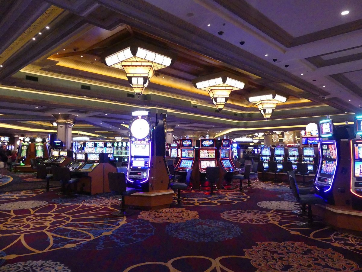 How do Bitcoin roulette gambling odds favour smart players?